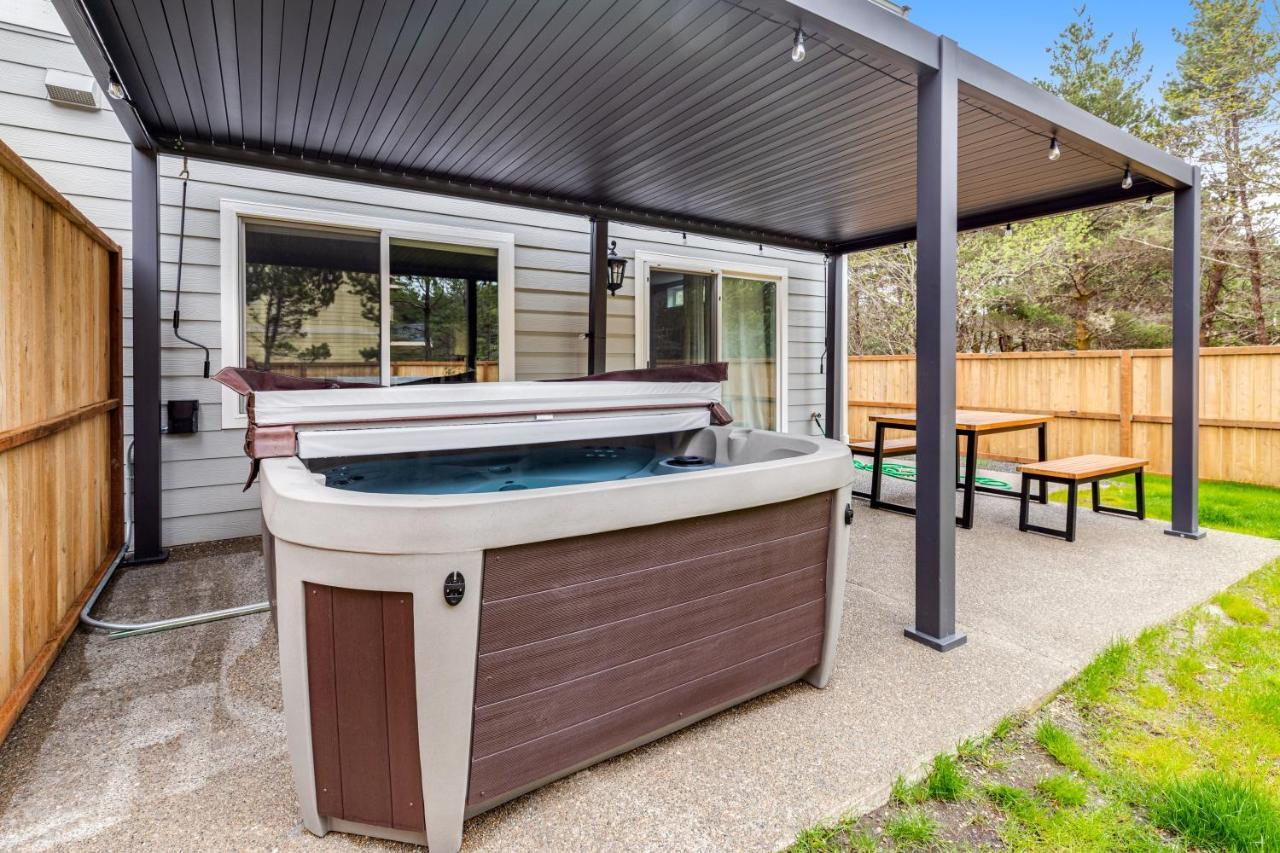 Surfside Villa Westport Bagian luar foto